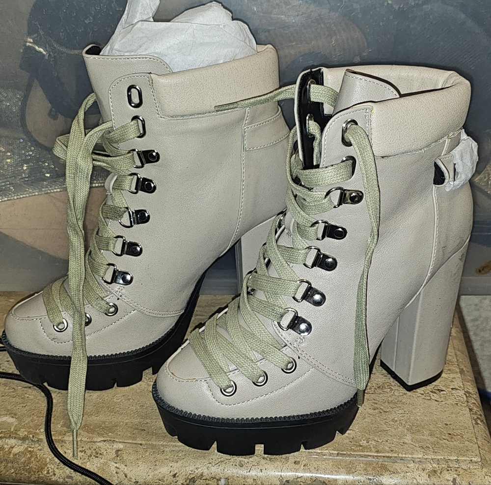 Faux Leather Lace Up Cute Heeled Sz 6.5